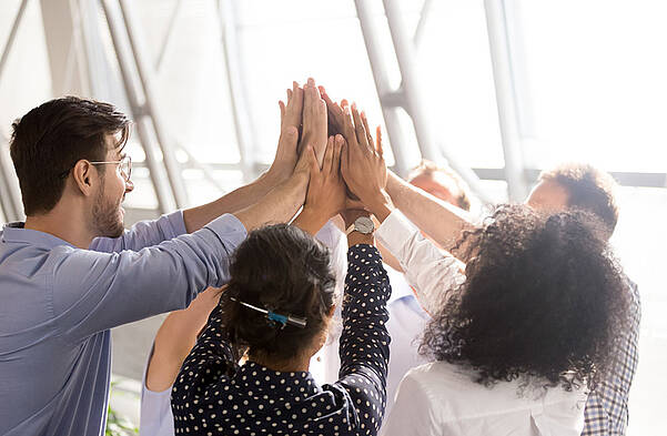 Code of Business Conduct: Teamwork bei LEONHARD KURZ