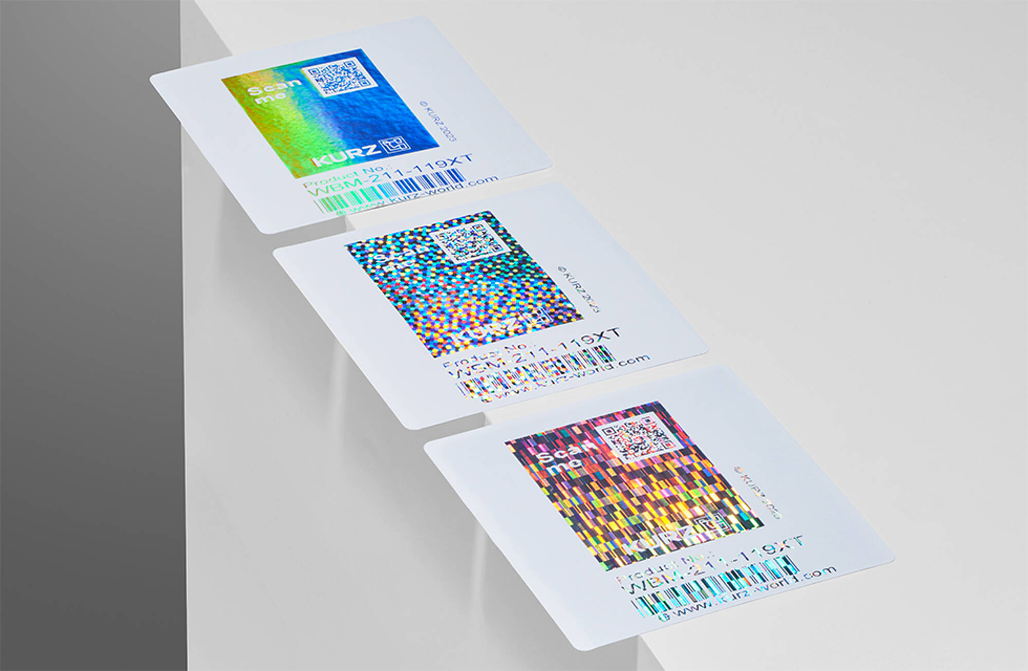 Diffractive plastic labels with hologram effect